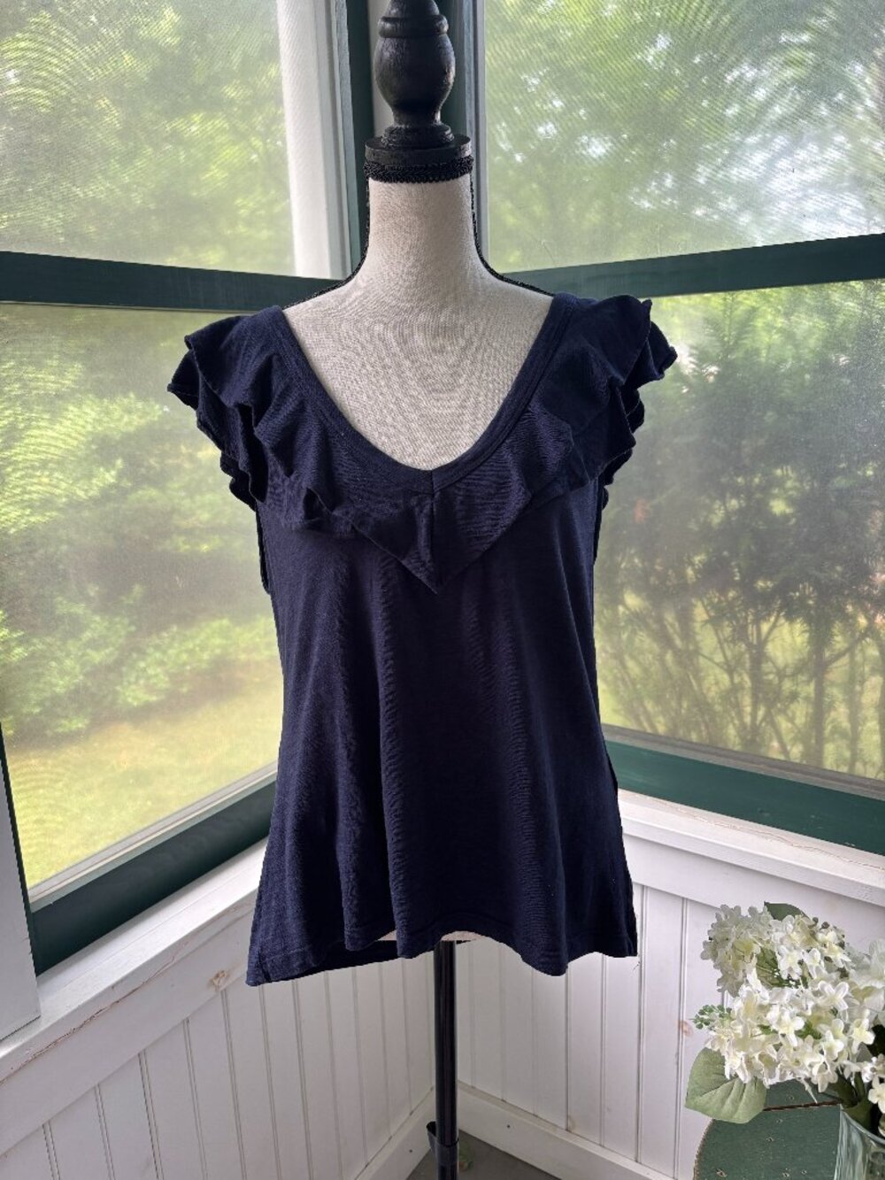White House Black Market Navy Ruffle V-Neck Top L Like New